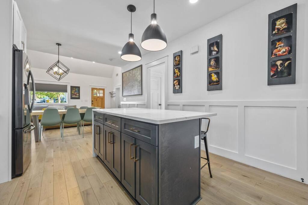 Designer Home: King Beds, Luxe Bath+Free Parking! Ατλάντα Εξωτερικό φωτογραφία