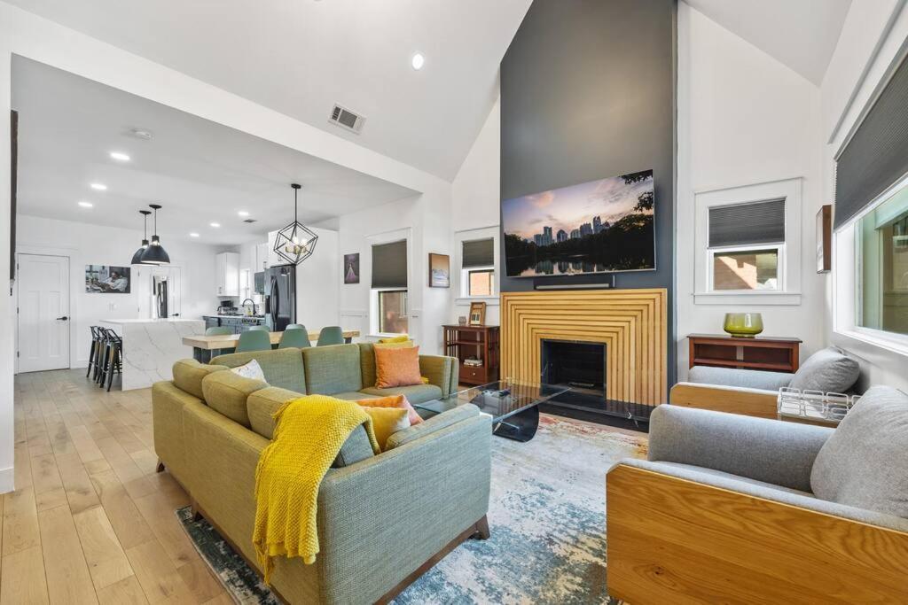Designer Home: King Beds, Luxe Bath+Free Parking! Ατλάντα Εξωτερικό φωτογραφία