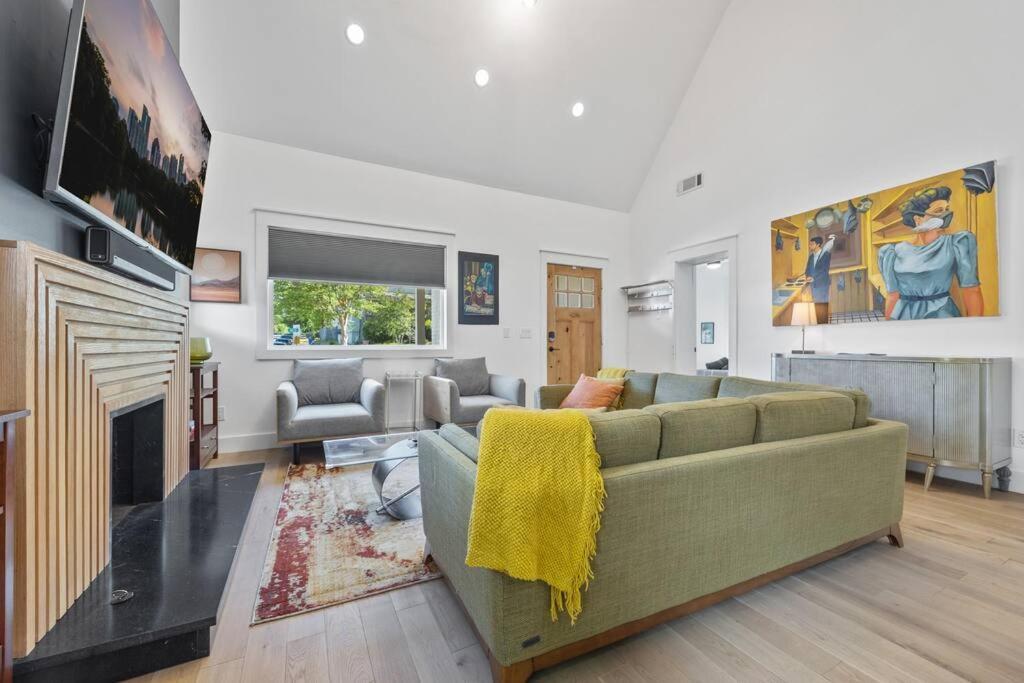 Designer Home: King Beds, Luxe Bath+Free Parking! Ατλάντα Εξωτερικό φωτογραφία