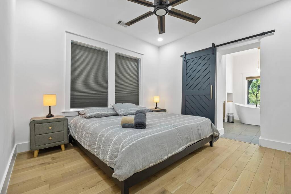 Designer Home: King Beds, Luxe Bath+Free Parking! Ατλάντα Εξωτερικό φωτογραφία